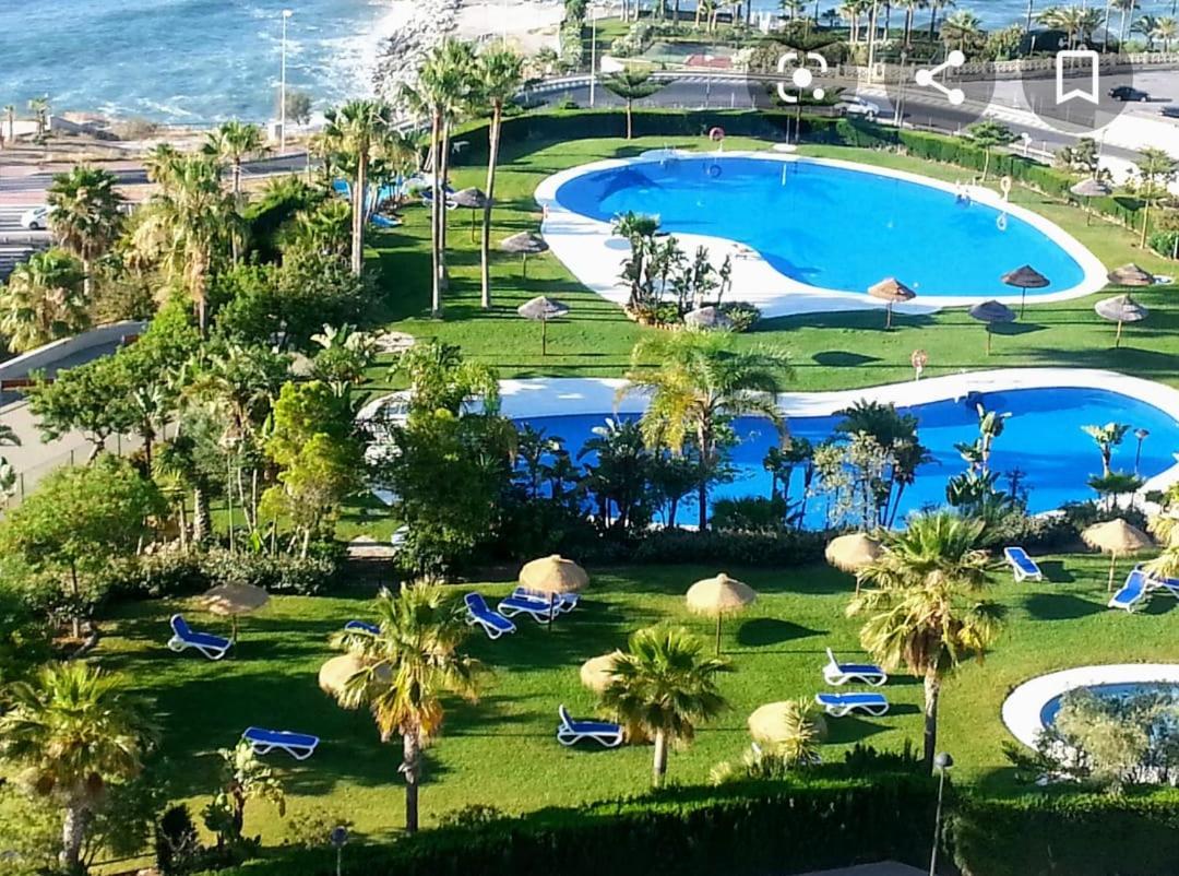 Beach And Pool Holidays At The Grand Coloso Benalmádena Eksteriør billede