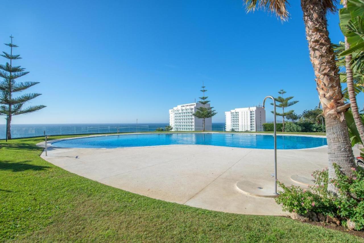 Beach And Pool Holidays At The Grand Coloso Benalmádena Eksteriør billede