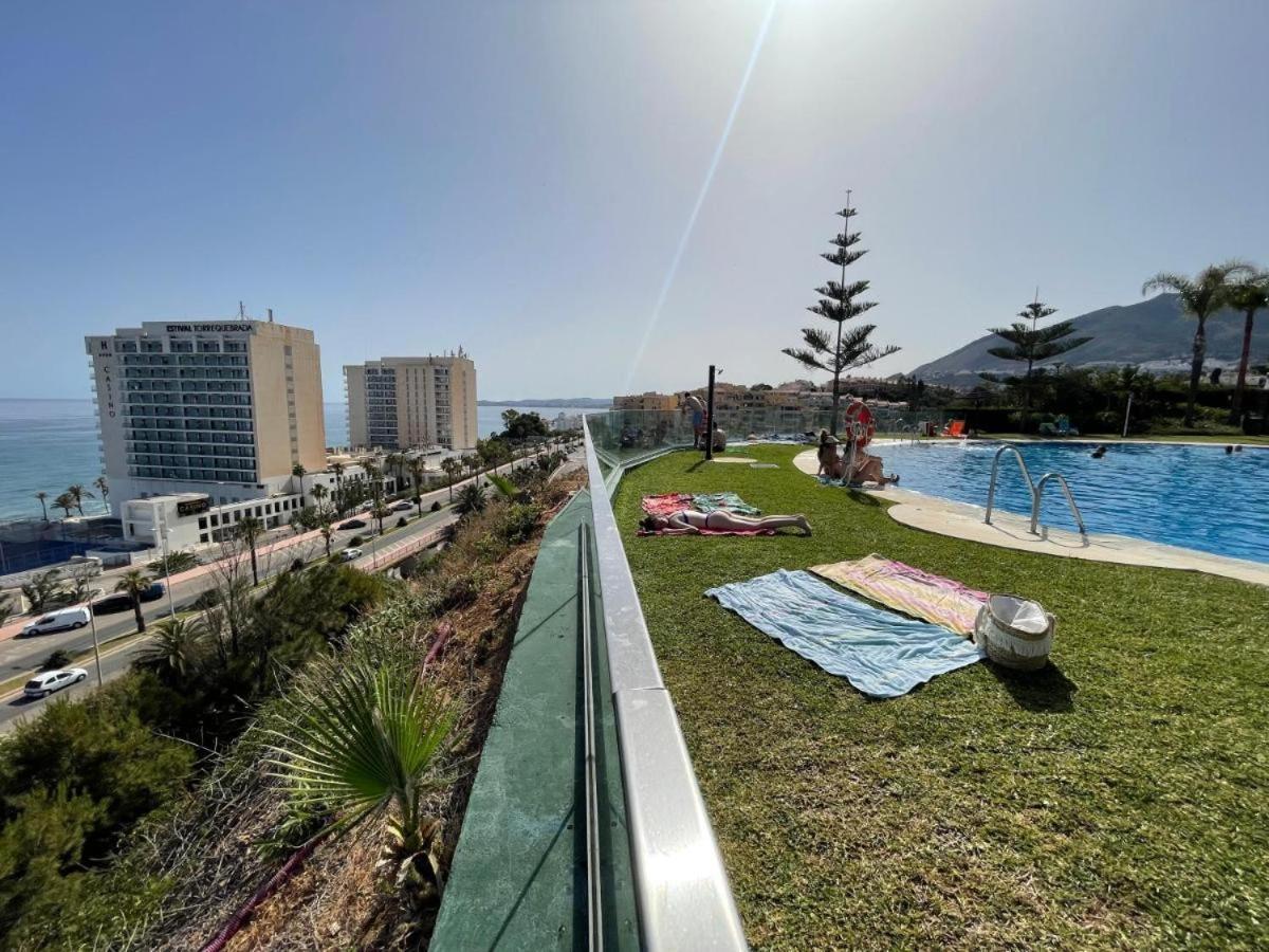 Beach And Pool Holidays At The Grand Coloso Benalmádena Eksteriør billede