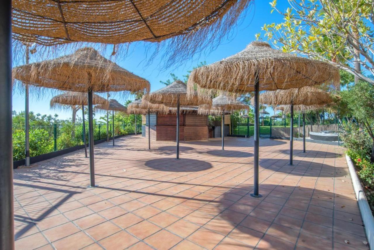 Beach And Pool Holidays At The Grand Coloso Benalmádena Eksteriør billede