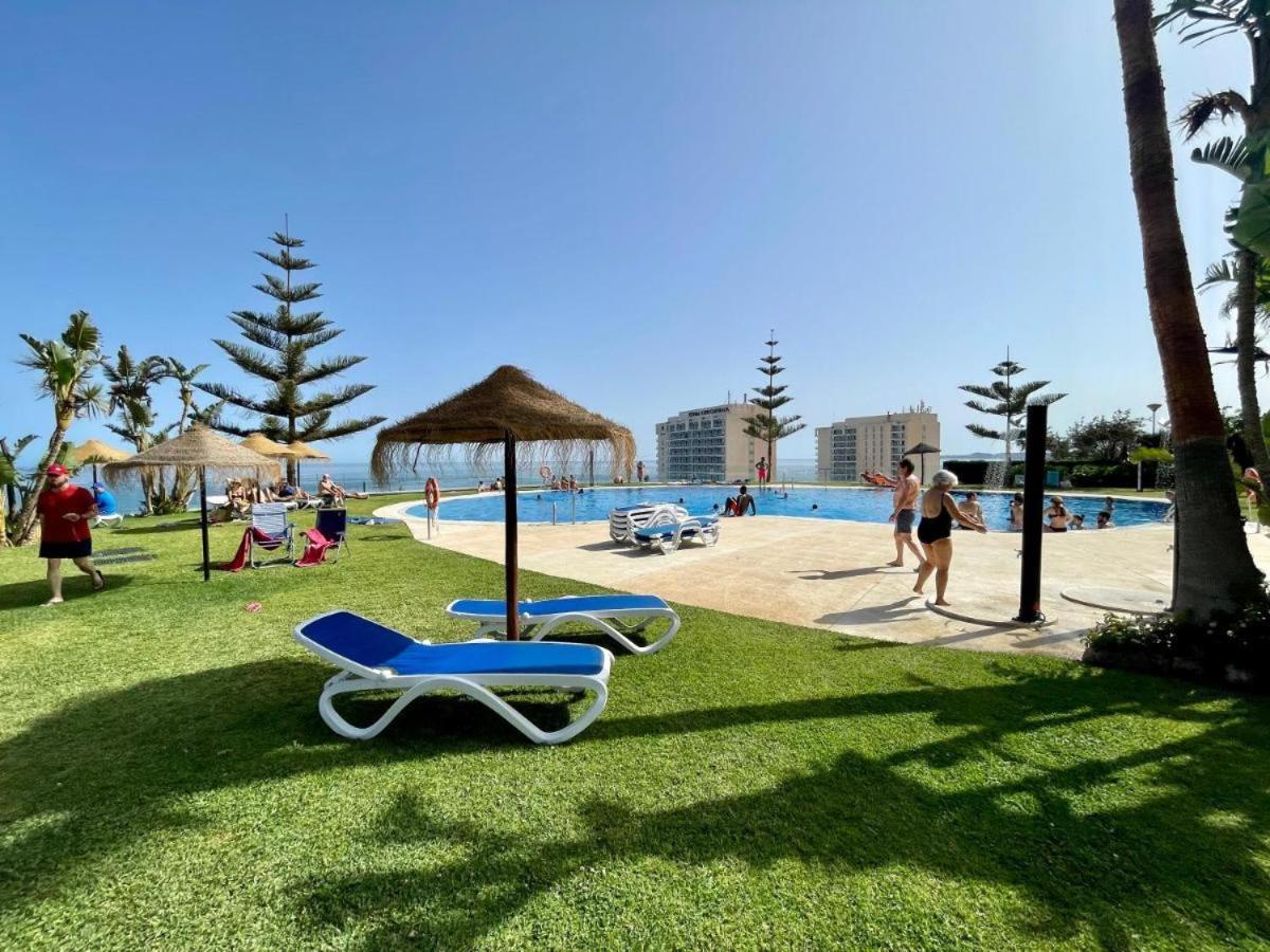 Beach And Pool Holidays At The Grand Coloso Benalmádena Eksteriør billede